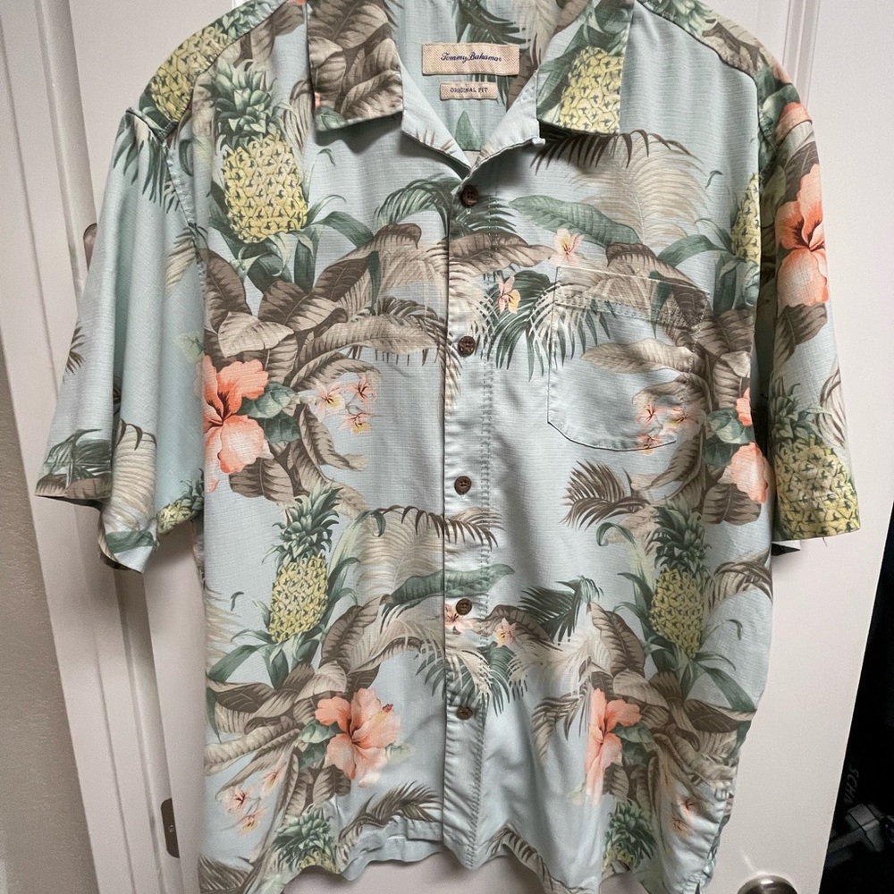 Tommy Bahama Aloha Hawaiian 70% Silk Mens Up Floral Light Blue EUC Size XL